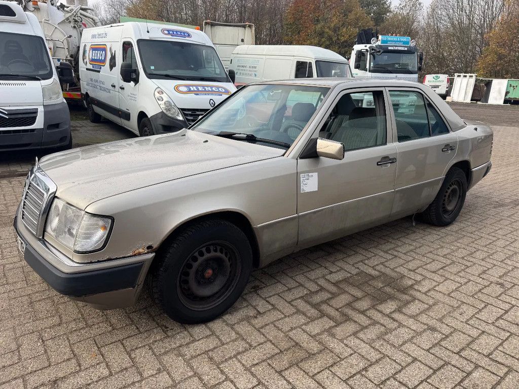 Mercedes-Benz 200-serie **250D-W124**