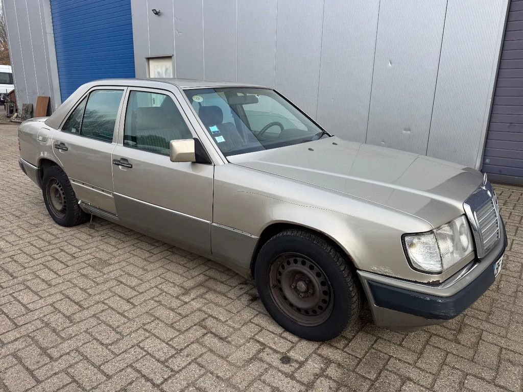 Mercedes-Benz 200-serie **250D-W124**