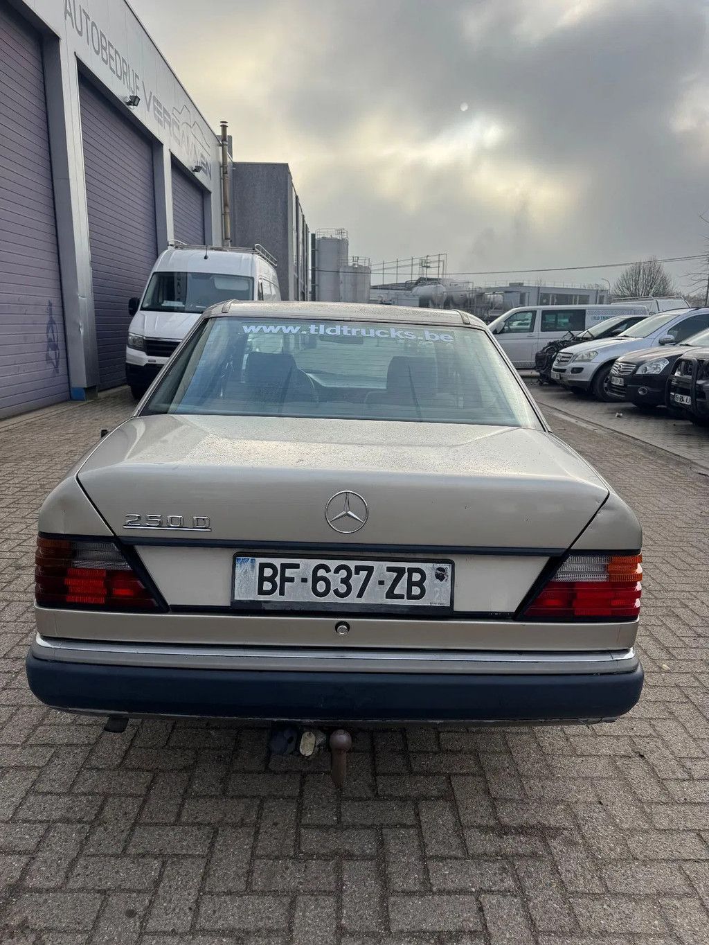 Mercedes-Benz 200-serie **250D-W124**