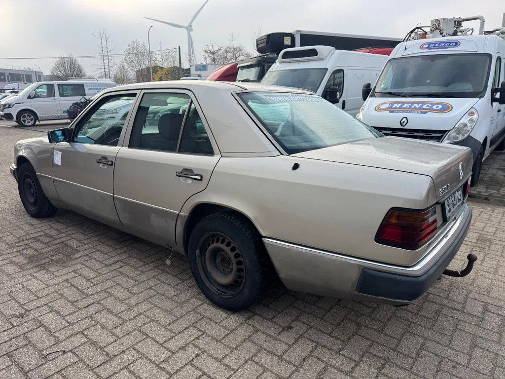 Mercedes-Benz 200-serie **250D-W124**