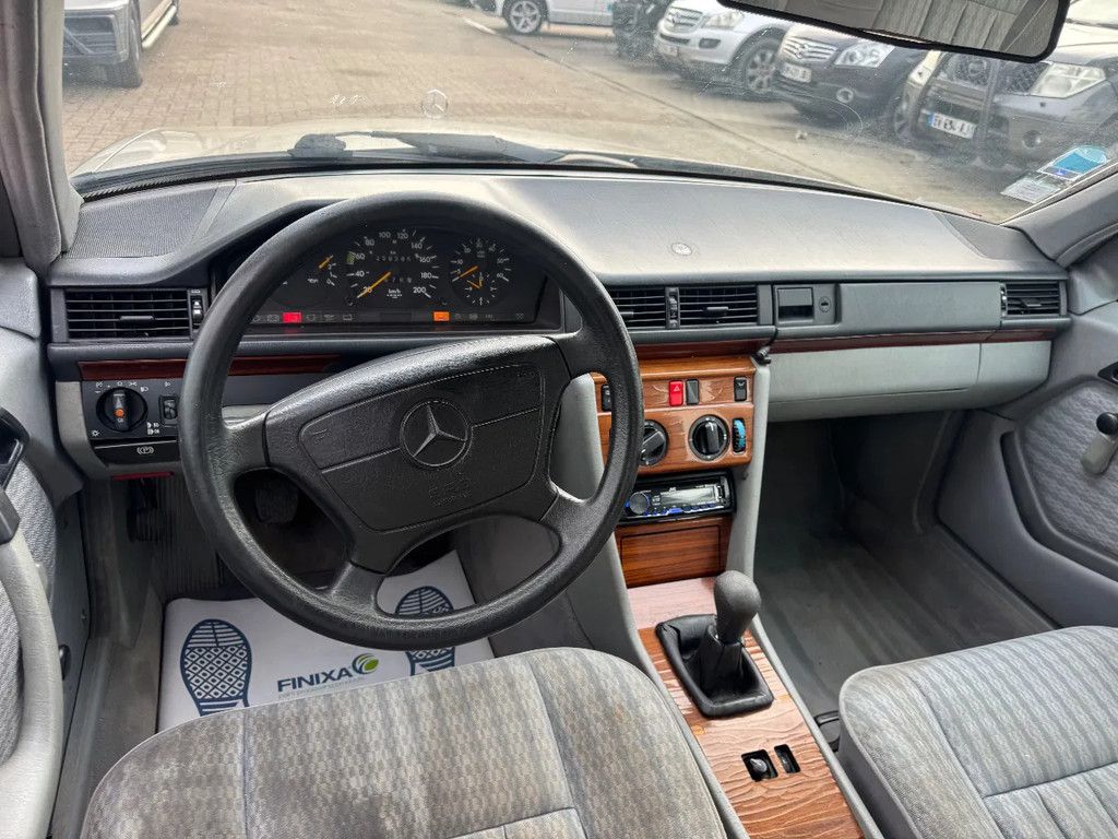 Mercedes-Benz 200-serie **250D-W124**