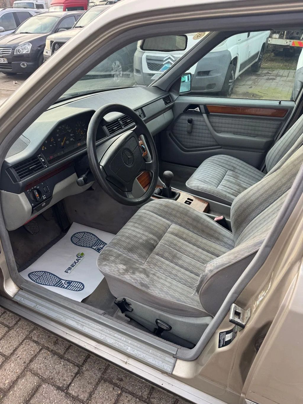 Mercedes-Benz 200-serie **250D-W124**