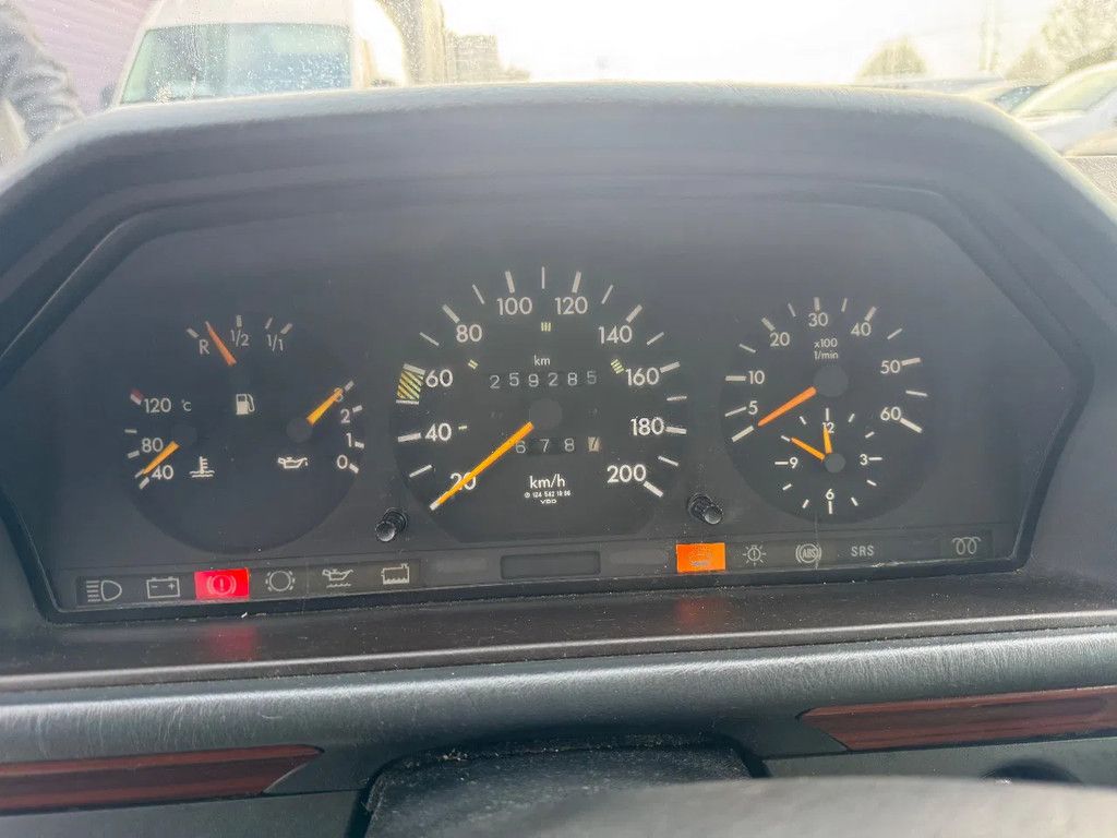 Mercedes-Benz 200-serie **250D-W124**