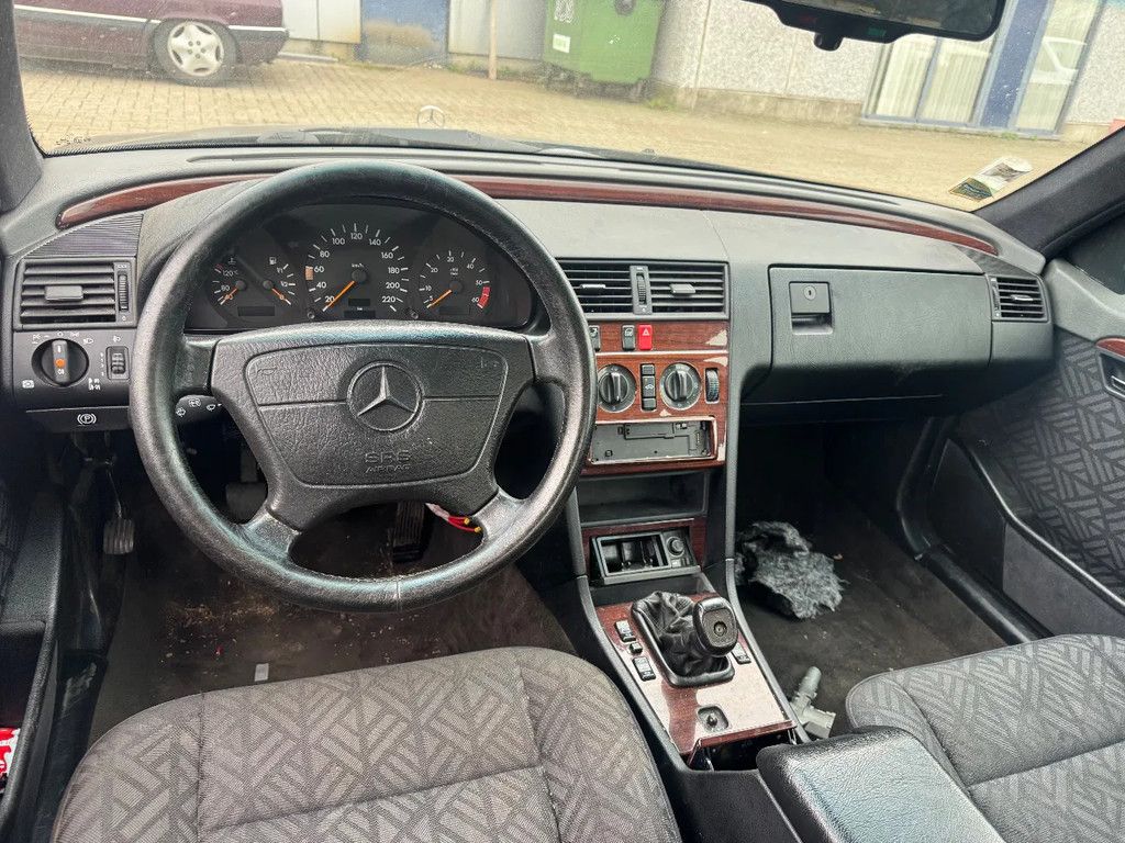 Mercedes-Benz C-klasse **C220 DIESEL-FRENCH CAR**