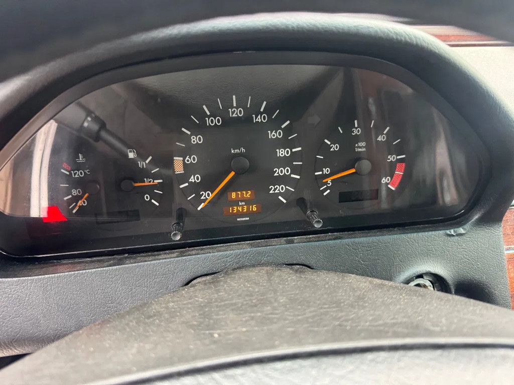 Mercedes-Benz C-klasse **C220 DIESEL-FRENCH CAR**