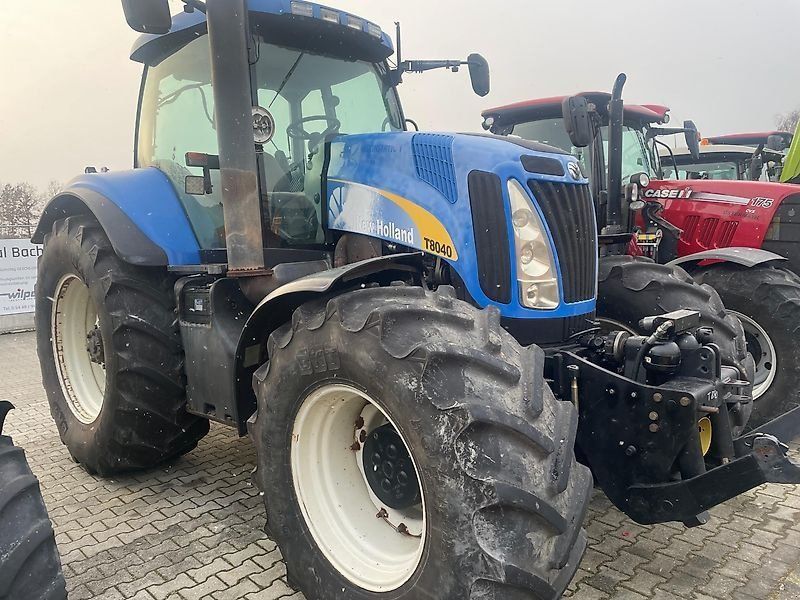 New Holland T 8040 mit Frontzapfwelle