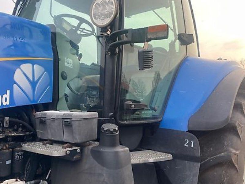 New Holland T 8040 mit Frontzapfwelle