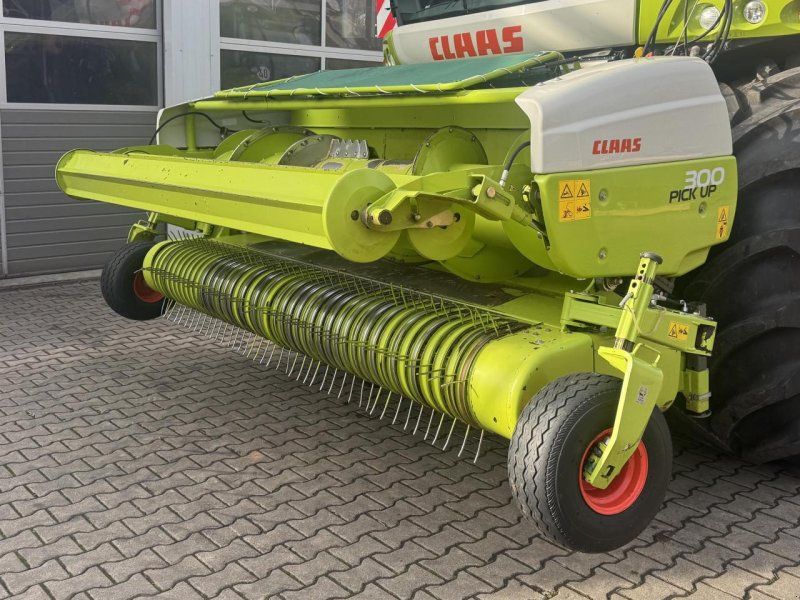 Claas PICK UP 300 HD Profi