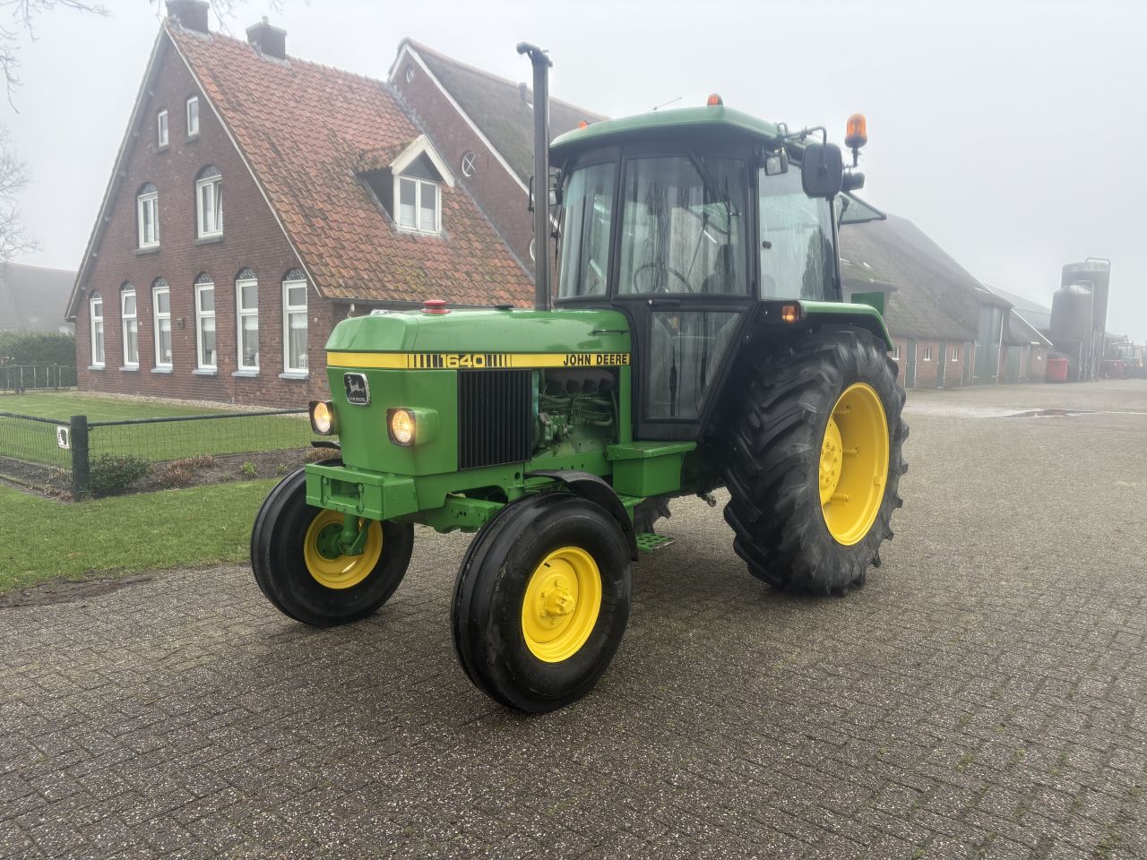 John Deere 1640