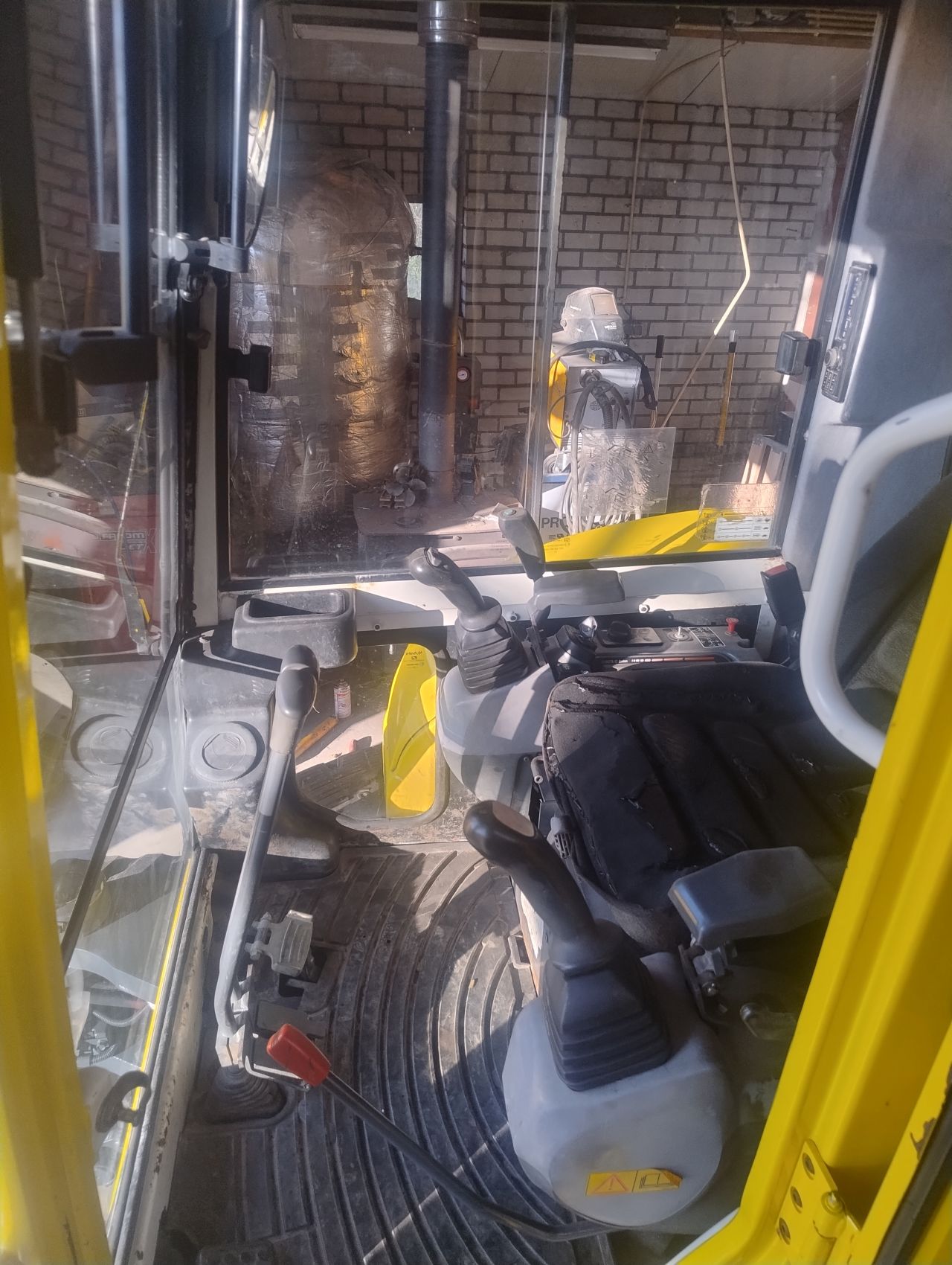 Kubota kx35u en Kubota kx101-3 minigraver sloop sorteer functie