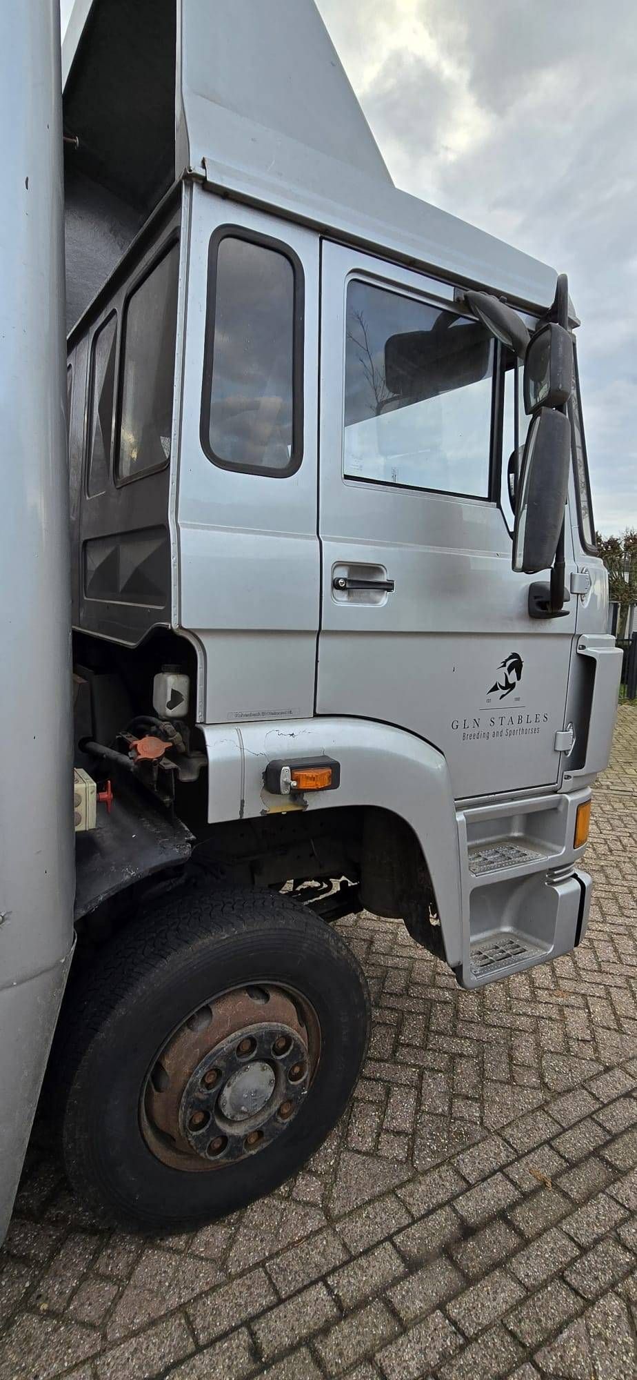 Horse trailer DAF AE64NT Diesel 158 hp 1990