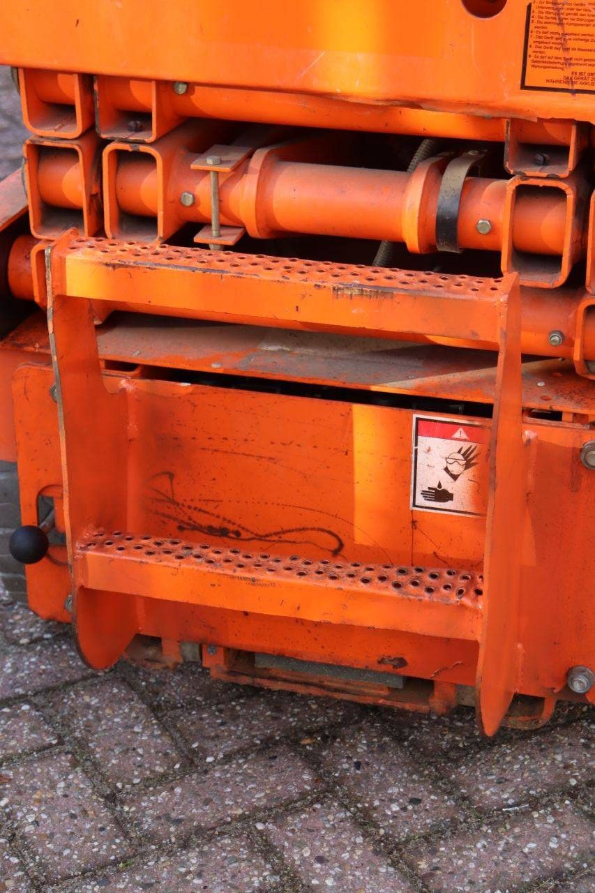 Scissor lift Haulotte Compact 8 Electric 8m 2003