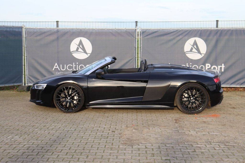Convertible Audi R8 Petrol 611 hp 2018
