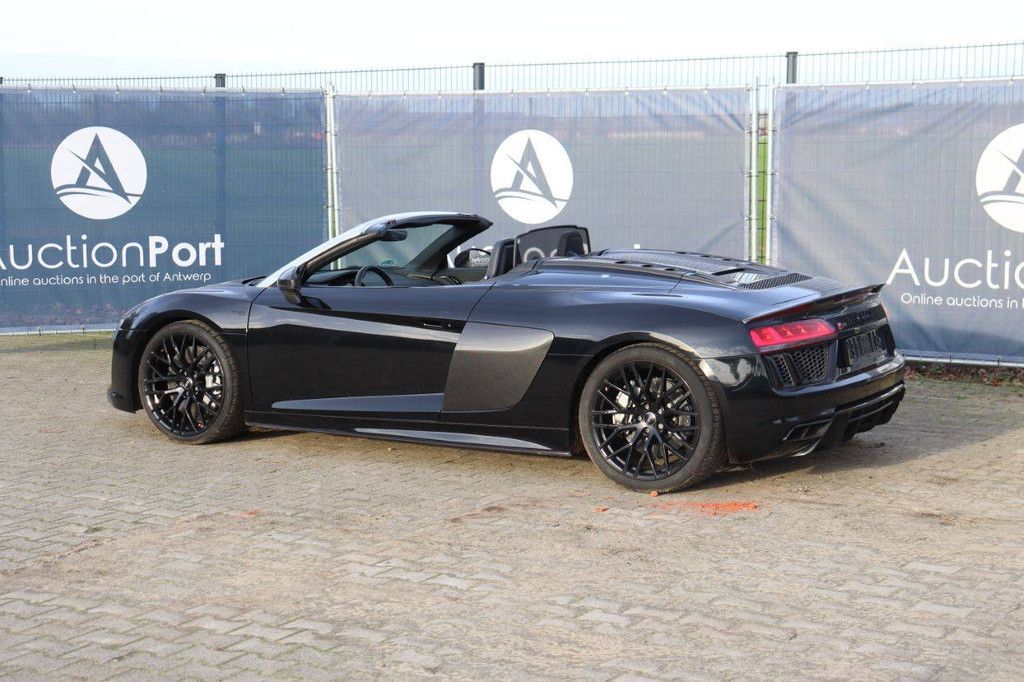 Convertible Audi R8 Petrol 611 hp 2018