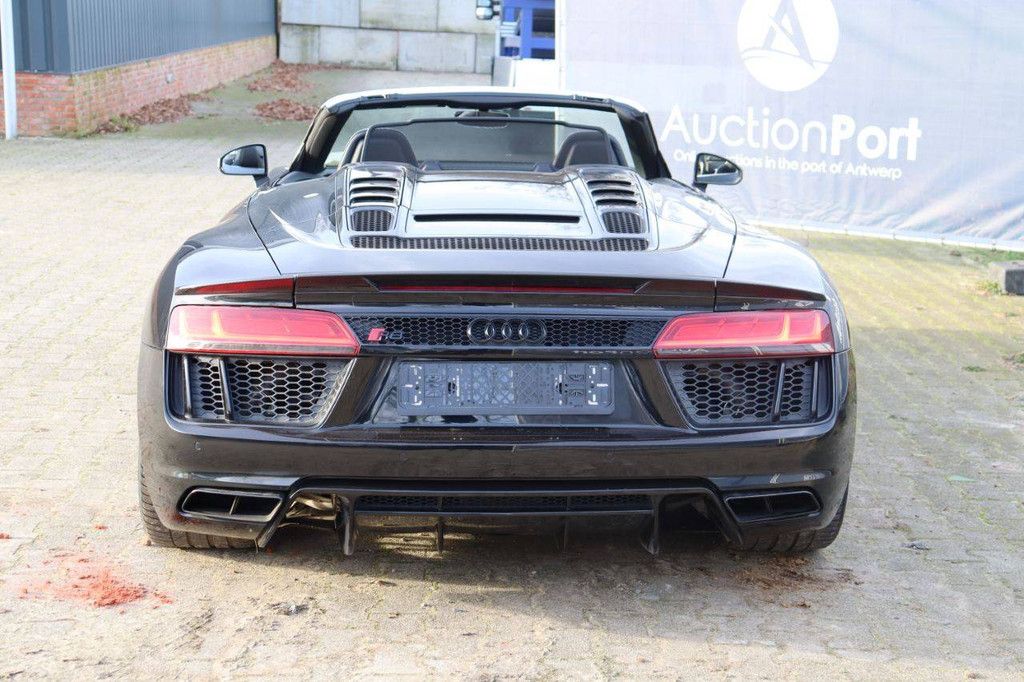 Convertible Audi R8 Petrol 611 hp 2018