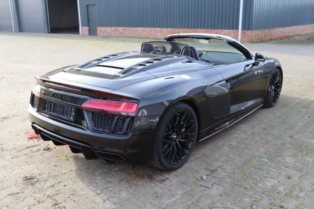 Convertible Audi R8 Petrol 611 hp 2018