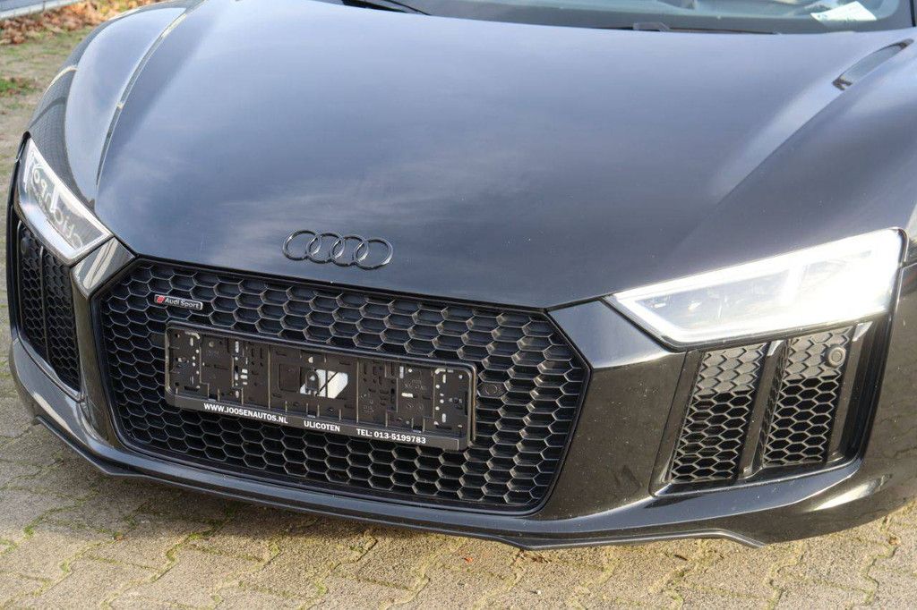 Convertible Audi R8 Petrol 611 hp 2018