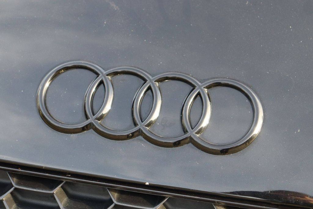 Convertible Audi R8 Petrol 611 hp 2018