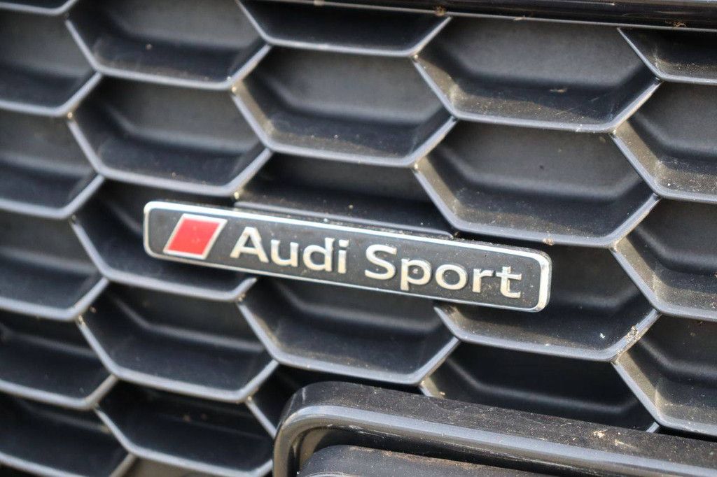 Convertible Audi R8 Petrol 611 hp 2018