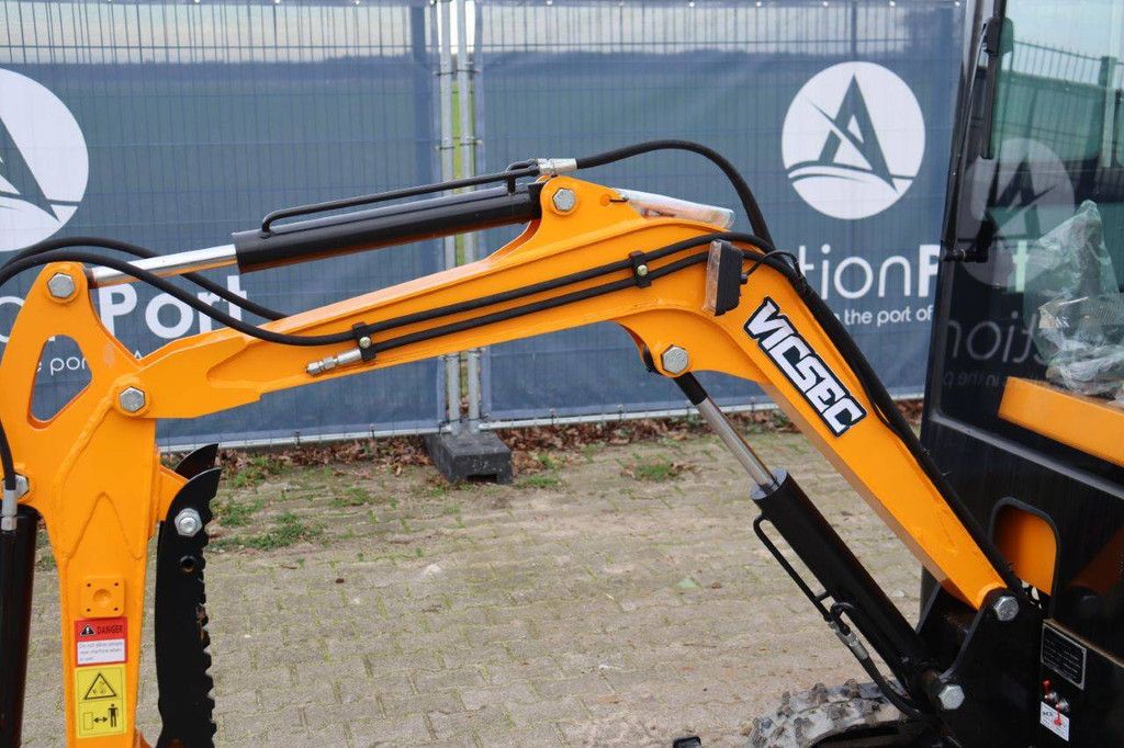 Mini excavator Vicsec VC13C-Y Petrol 13.5 hp 2025 New