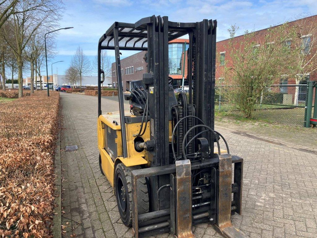 Gabelstapler Caterpillar EP30K Elektro 3000 kg 4,7 m 2009