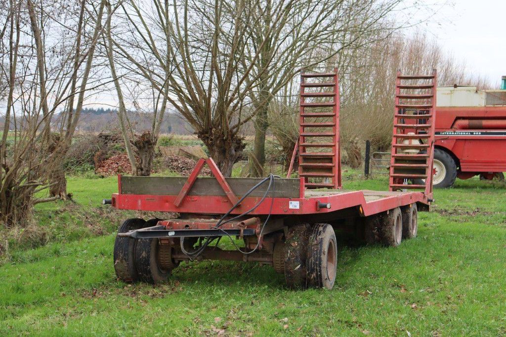 Low loader