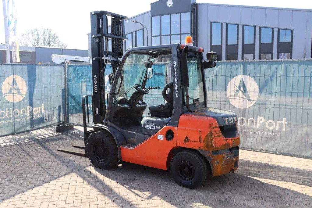 Forklift Toyota 02-8FDF30 Diesel 3000kg 2012