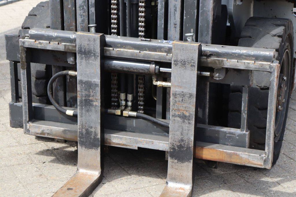 Gabelstapler Nissan UD02A25PQ LPG 2500kg 4,3m 2006