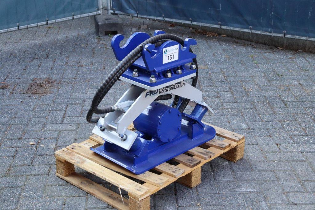 Vibrating block/vibrating plate CW05