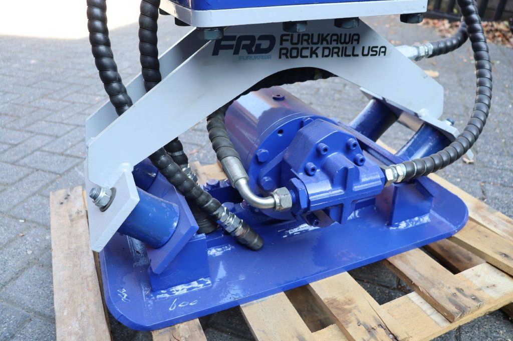 Vibrating block/vibrating plate CW05