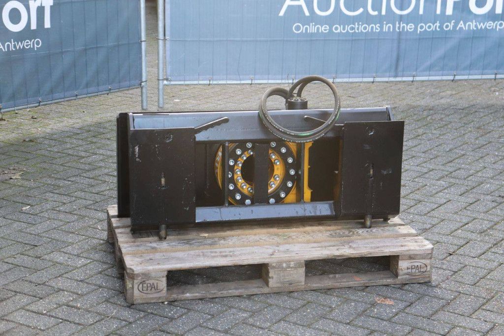 Bobcat Roto-Drive 360 degree hydraulic swivel adapter