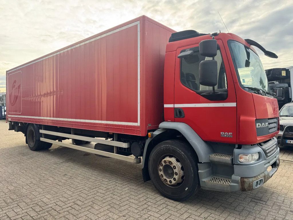 DAF LF 55.220 **MANUAL GEARBOX-BELGIAN TRUCK**