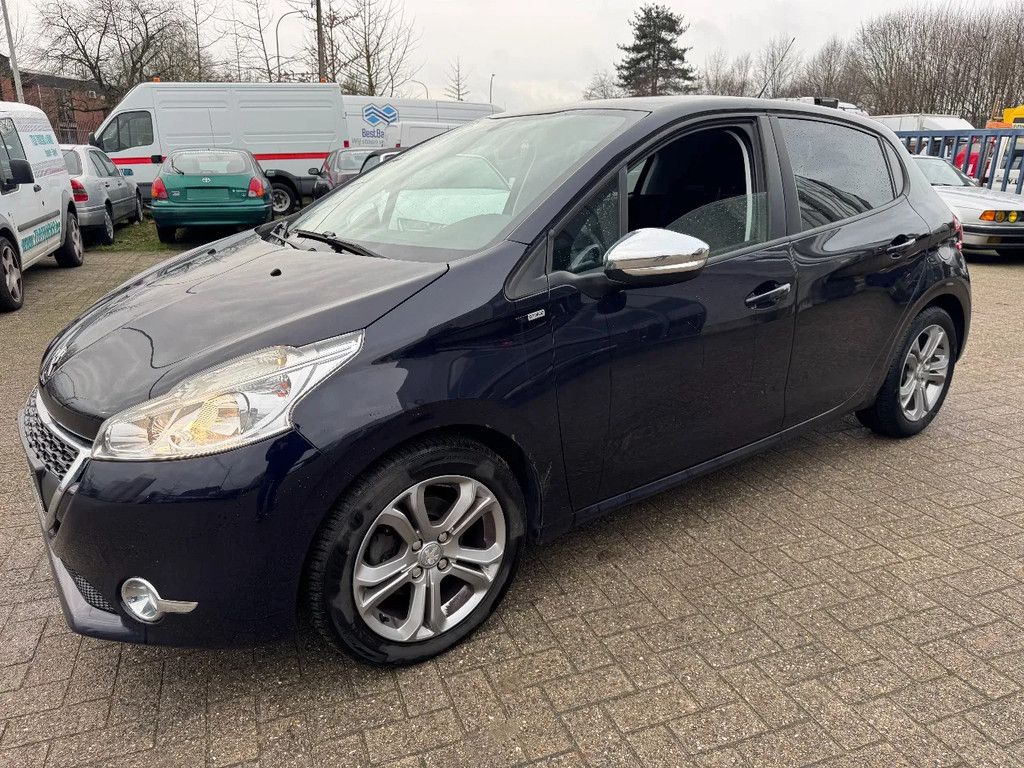Peugeot 208 **STYLE-EURO 5B-AIRCO**