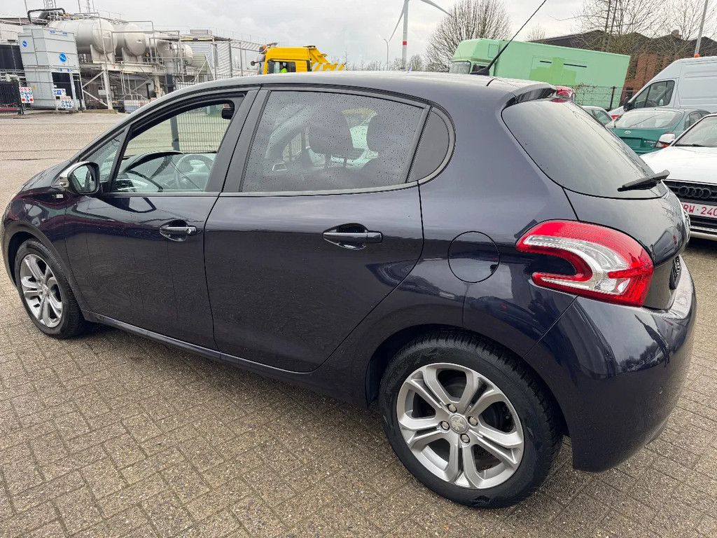 Peugeot 208 **STYLE-EURO 5B-AIRCO**