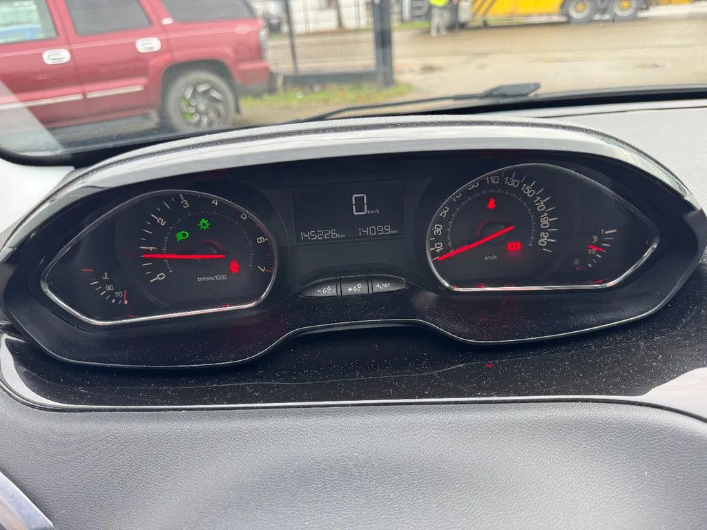 Peugeot 208 **STYLE-EURO 5B-AIRCO**