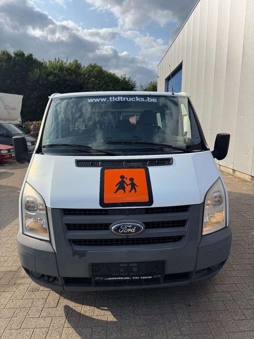 Ford **TRANSIT-9SEATS**