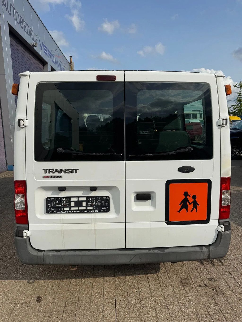 Ford **TRANSIT-9SEATS**