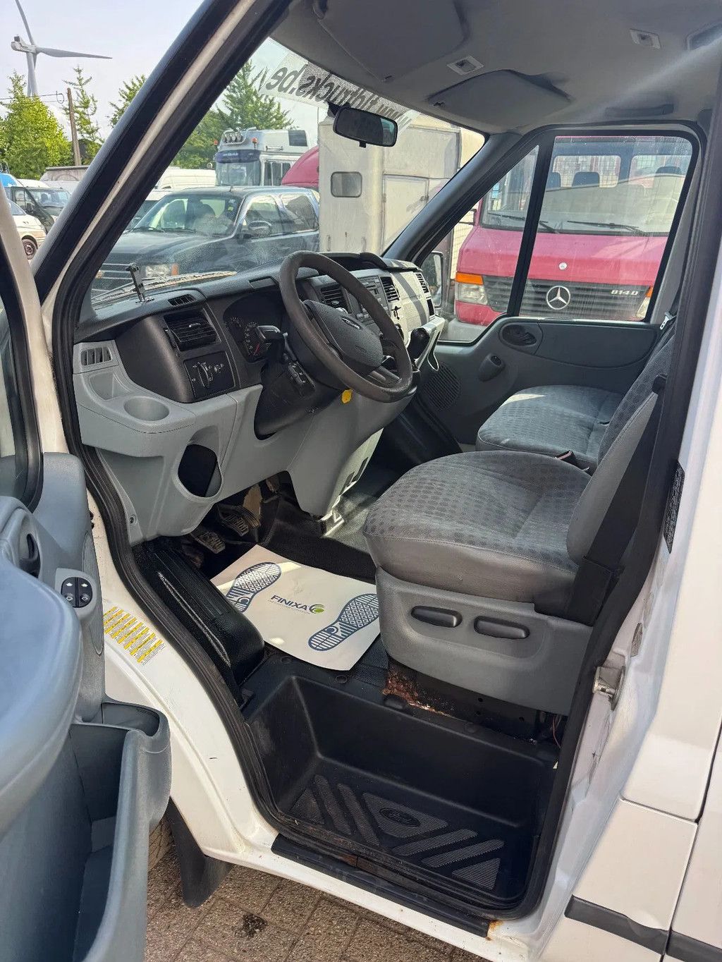 Ford **TRANSIT-9SEATS**