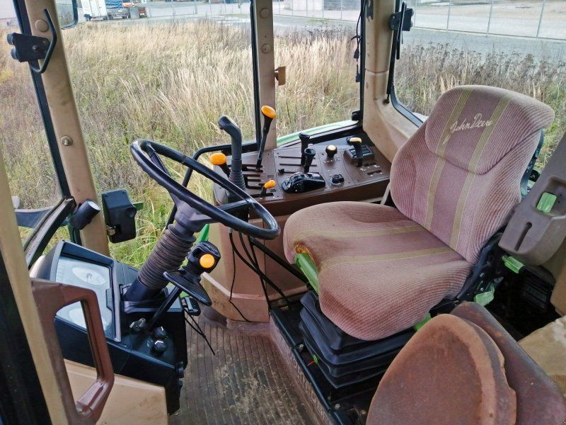 John Deere 6110 Frontlader+Druckluft