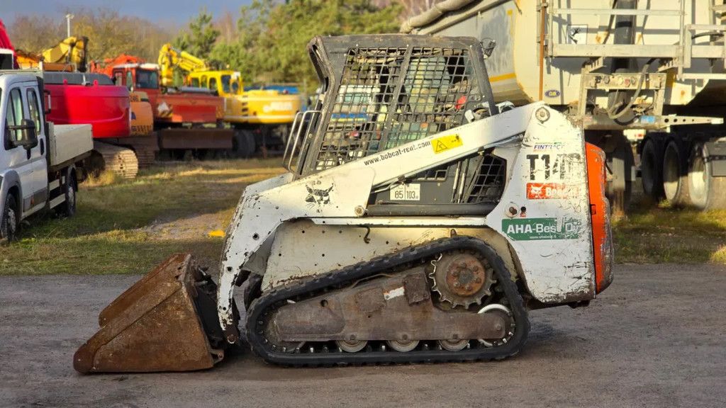 Bobcat T140