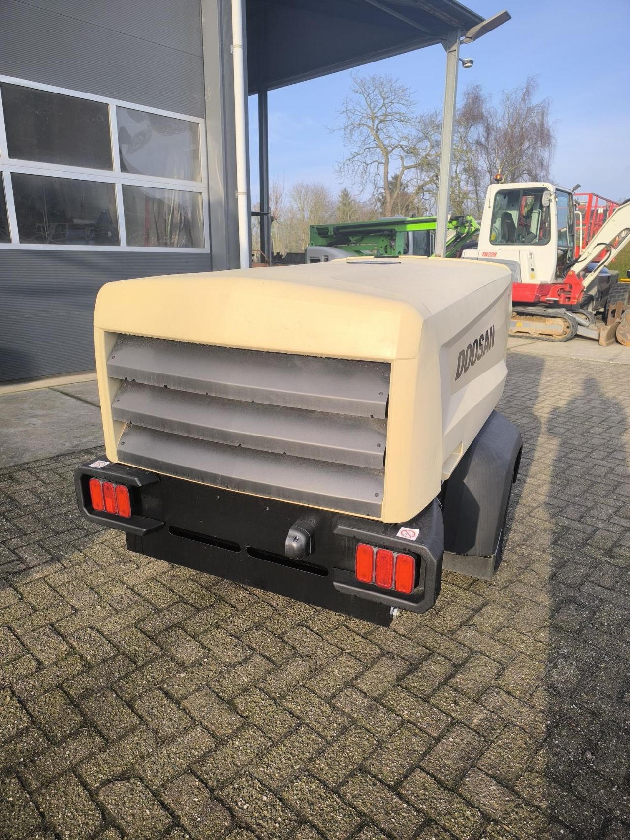 DOOSAN 7/25 MOBIELE COMPRESSOR