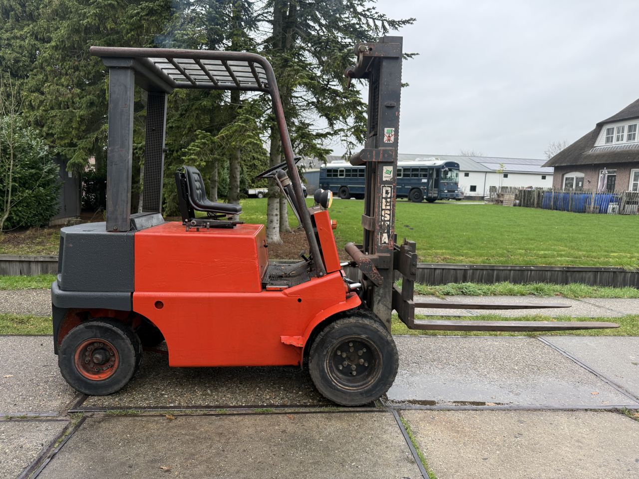 Inruilkoopje Desta 3.2 tonner diesel heftruck 4 ventielen