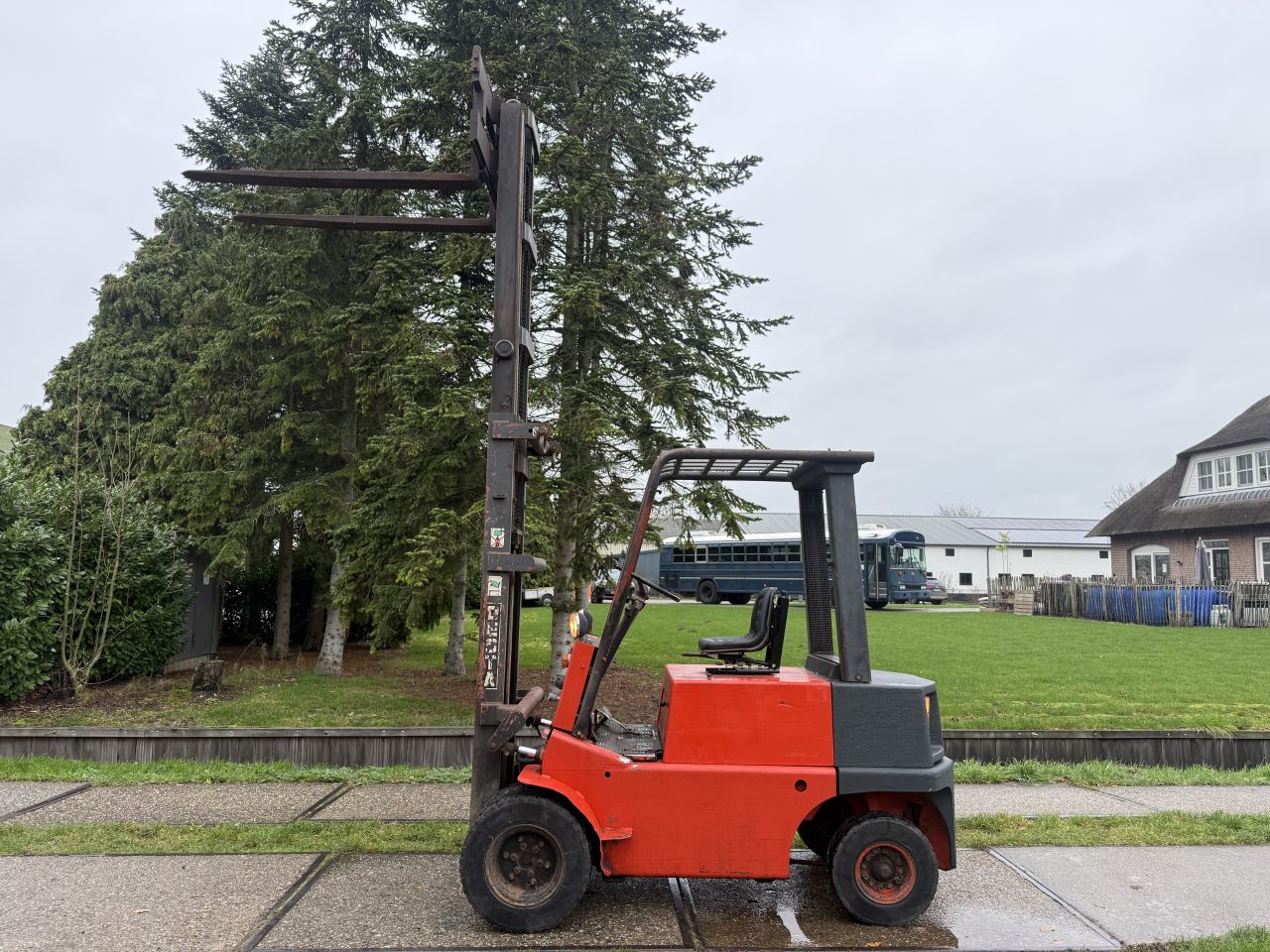 Inruilkoopje Desta 3.2 tonner diesel heftruck 4 ventielen