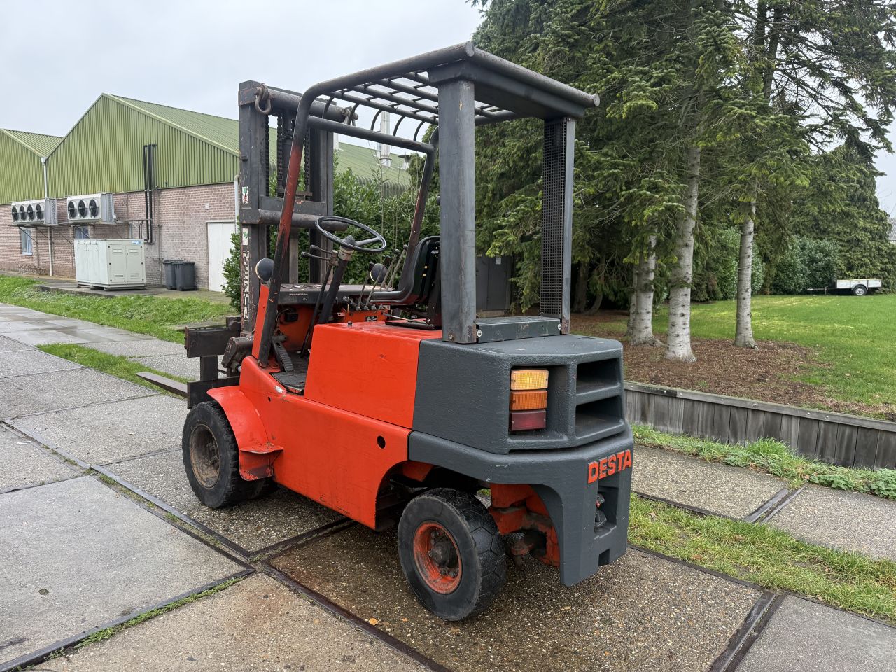 Inruilkoopje Desta 3.2 tonner diesel heftruck 4 ventielen