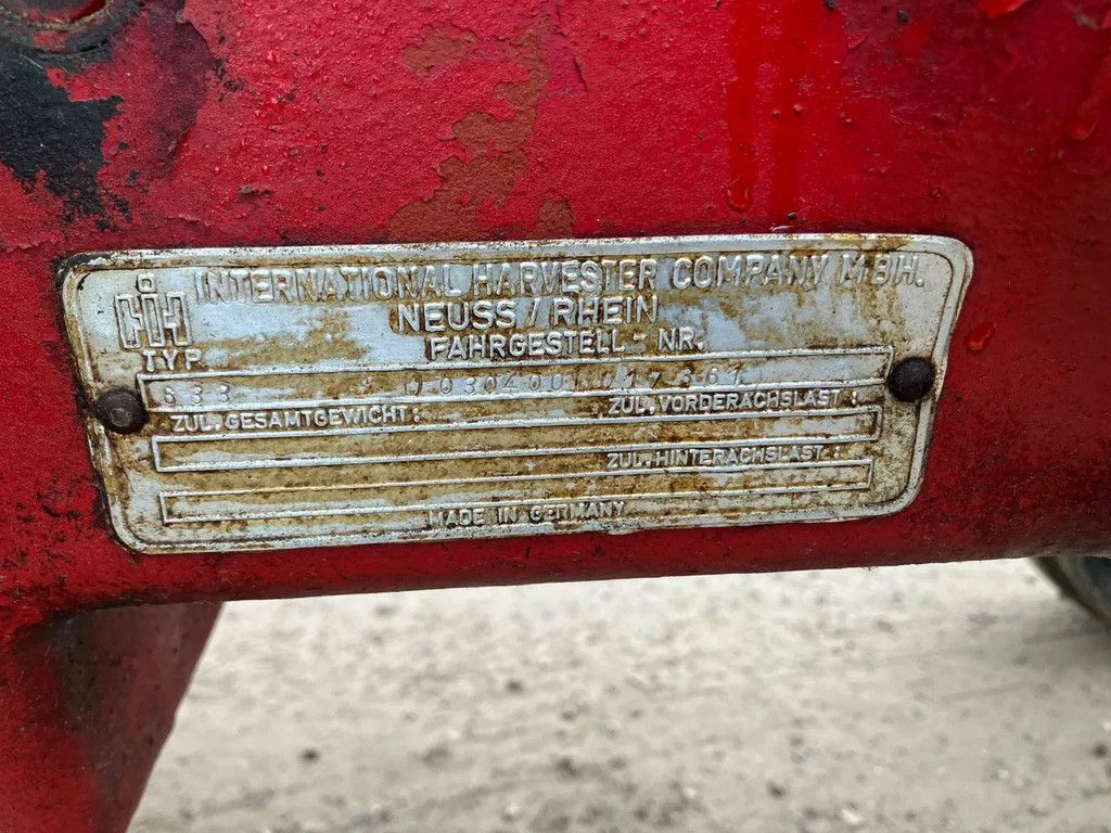 International 633 Trekker