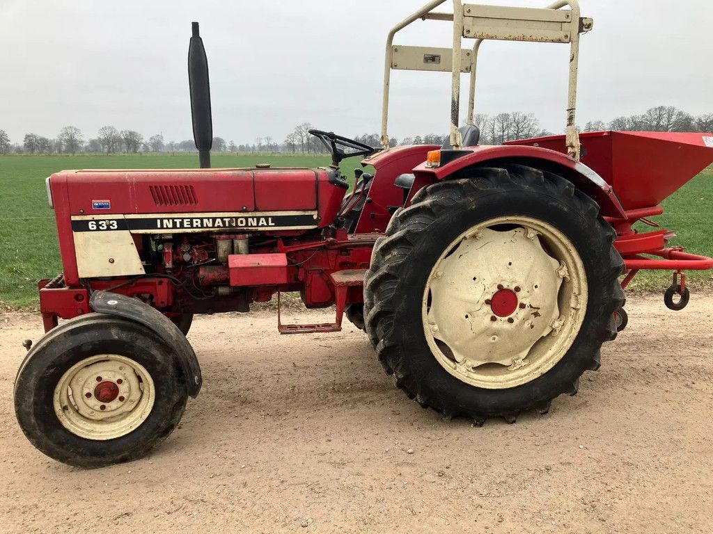 International 633 Trekker