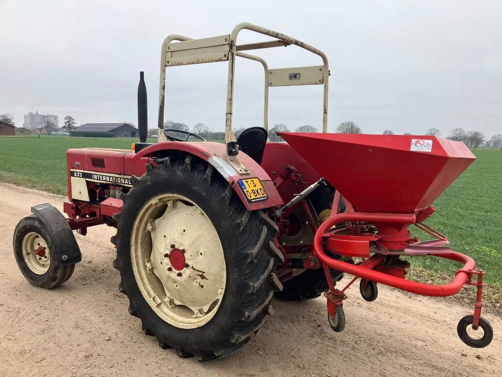 International 633 Trekker