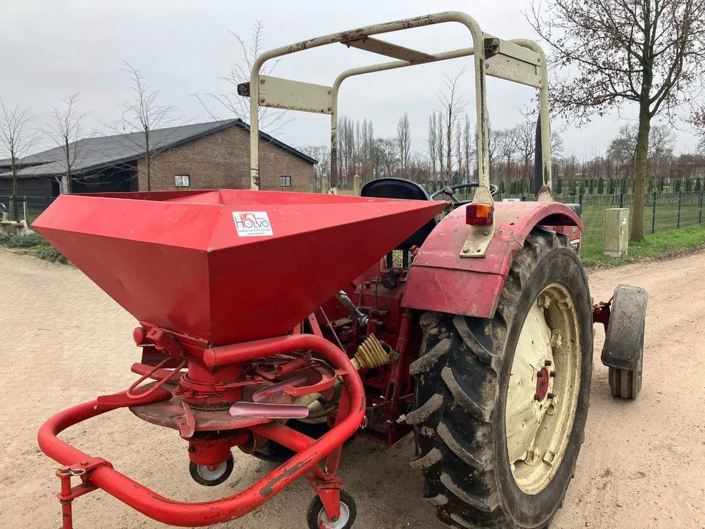 International 633 Trekker