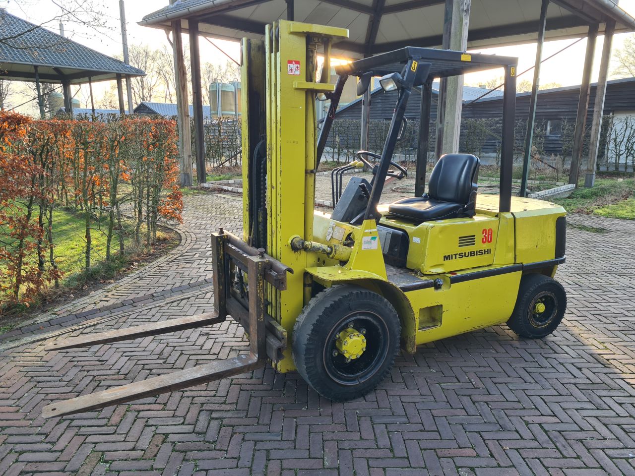 Mitsubishi FD 35 A heftruck diesel triplo mast freelift.