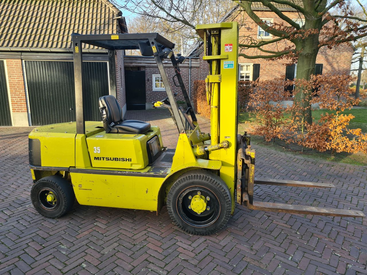 Mitsubishi FD 35 A heftruck diesel triplo mast freelift.